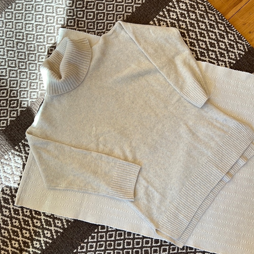 Uniqlo slouchy turtleneck sweater